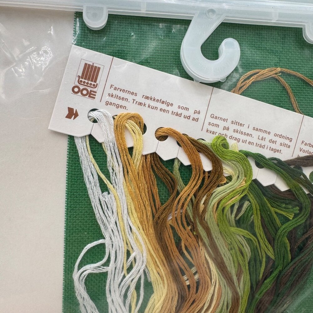 This is an Oehlenschläger Design OOE Roses Bellpull counted cross stitch kit New - Picture 8 of 9